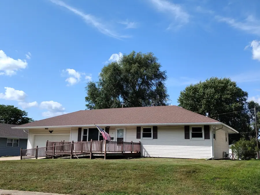 312 E 11th Street, Pecatonica, IL 61063 - #3