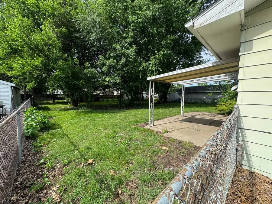 506 E Stevenson Street, Taylorville, IL 62568 - #3