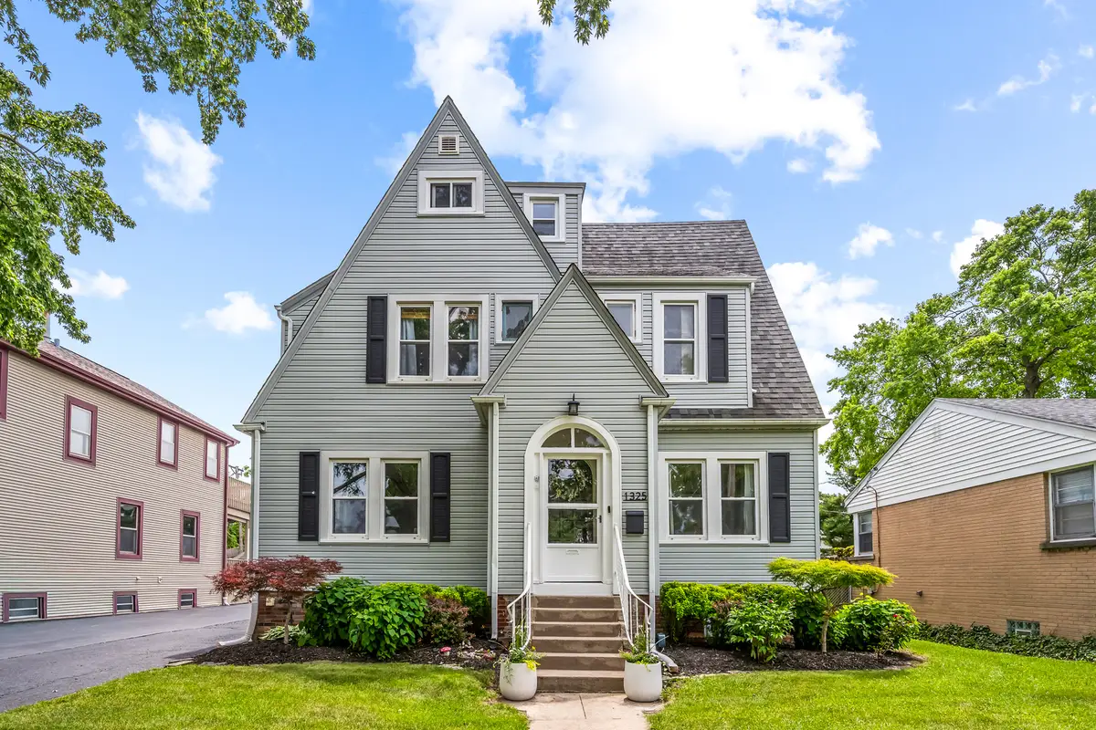 1325 E Walnut Avenue, Des Plaines, IL 60016 - #1