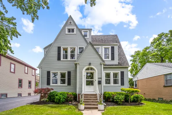 1325 E Walnut Avenue, Des Plaines, IL 60016