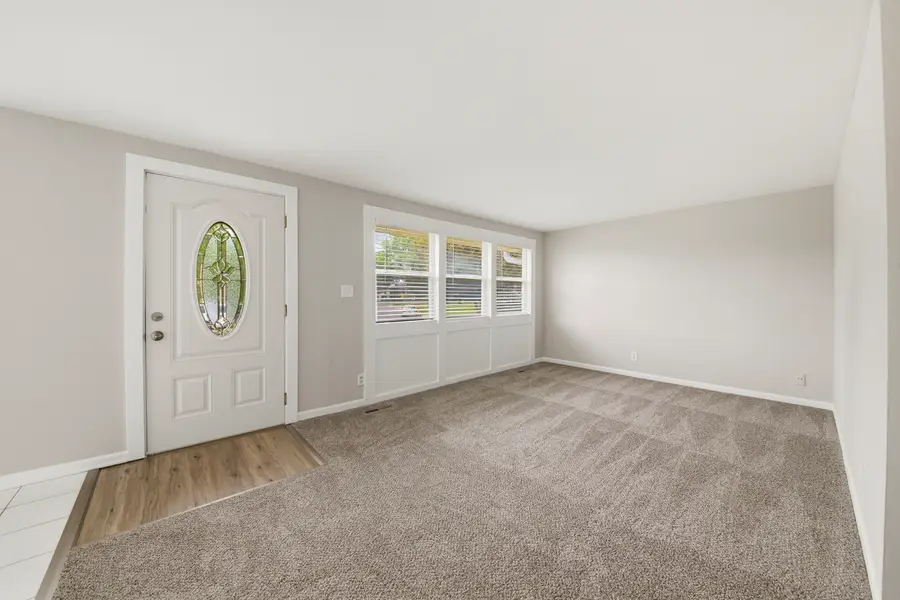 120 Adobe Circle, Carpentersville, IL 60110 - #2