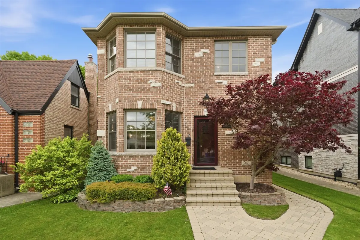 6057 N Tripp Avenue, Chicago, IL 60646 - #1