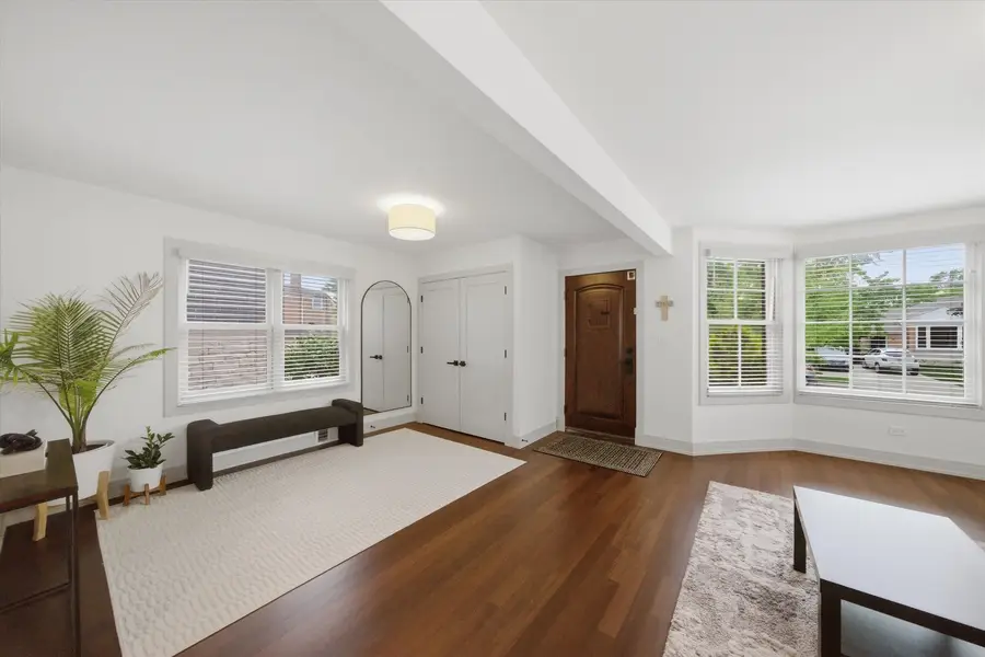 6057 N Tripp Avenue, Chicago, IL 60646 - #3
