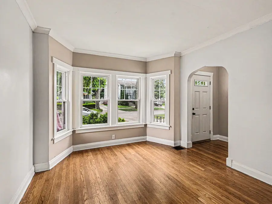 1094 Walter Avenue, Des Plaines, IL 60016 - #3