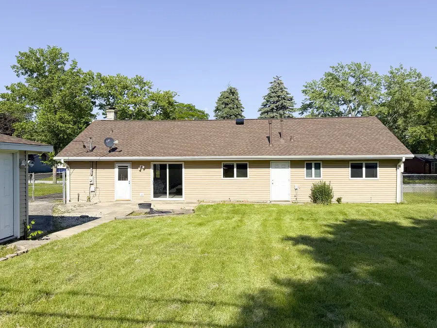 7706 Warwick Avenue, Darien, IL 60561 - #3
