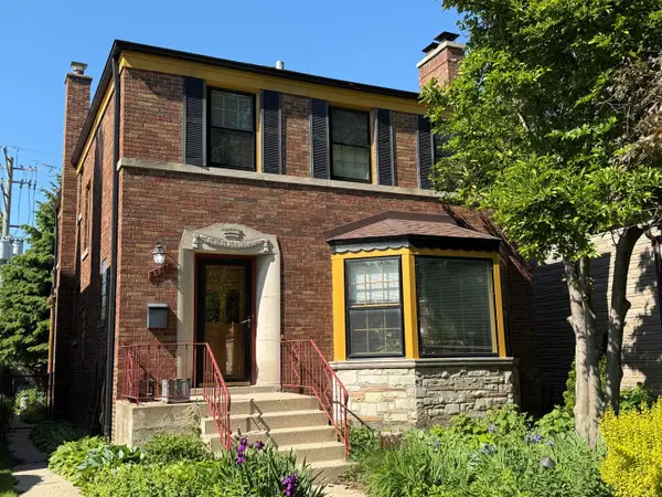 2738 W Fitch Avenue, Chicago, IL 60645
