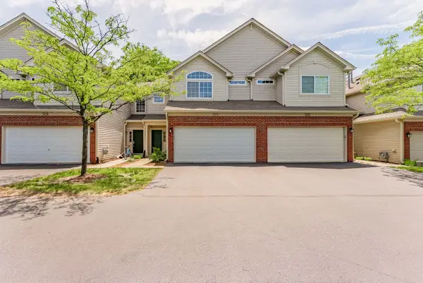 307 Abington Woods Drive, Aurora, IL 60502
