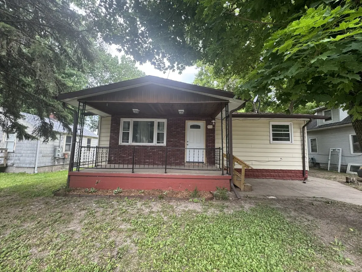513 Griswold Avenue, Sterling, IL 61081 - #1