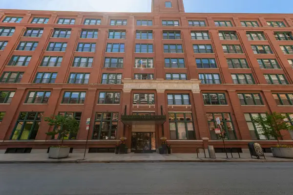 411 W Ontario Street #220, Chicago, IL 60654