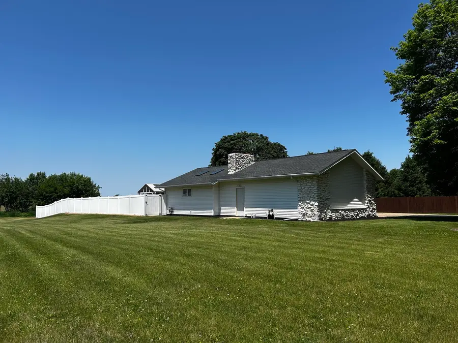 12795 Lawrence Road, Sterling, IL 61081 - #2