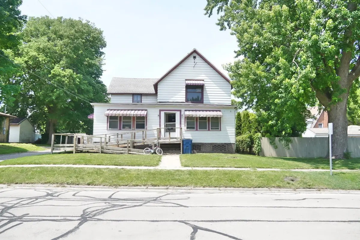 313 N 5th Street, Watseka, IL 60970 - #1