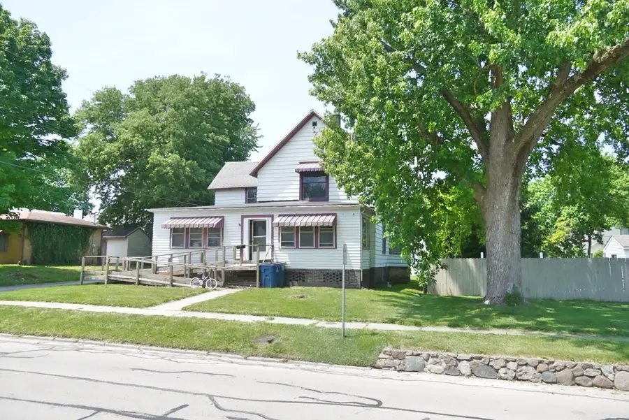 313 N 5th Street, Watseka, IL 60970 - #2