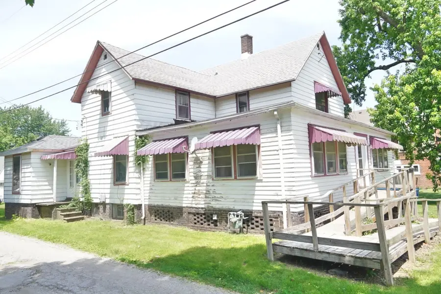 313 N 5th Street, Watseka, IL 60970 - #3