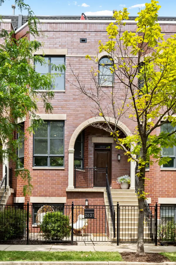 2631 N Hartland Court, Chicago, IL 60614