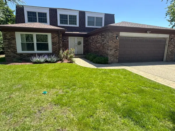 11 Birchwood Avenue, Deerfield, IL 60015
