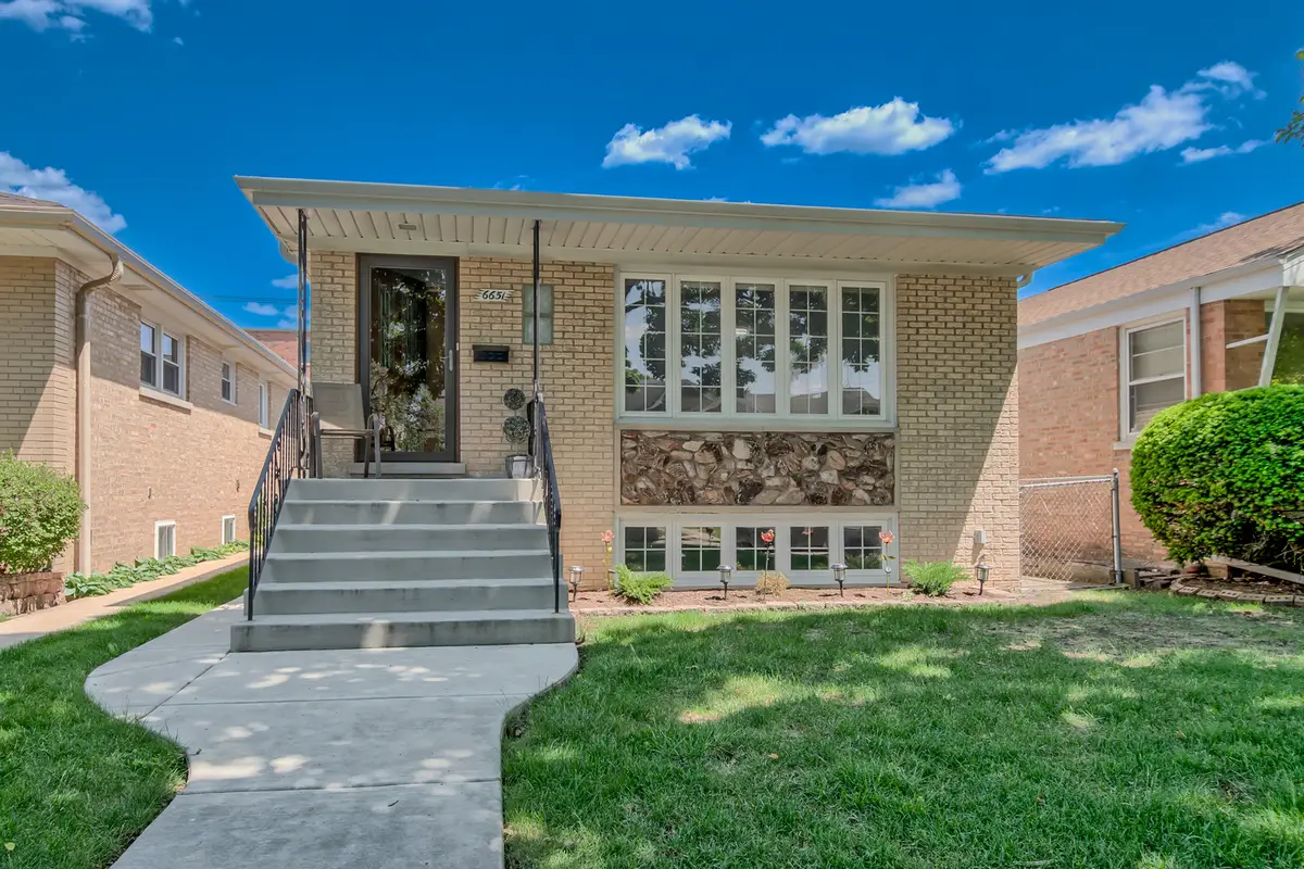 6651 N Oconto Avenue, Chicago, IL 60631 - #1