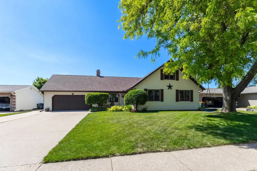 2127 W 31 Street, Davenport, IA 52804 - #2