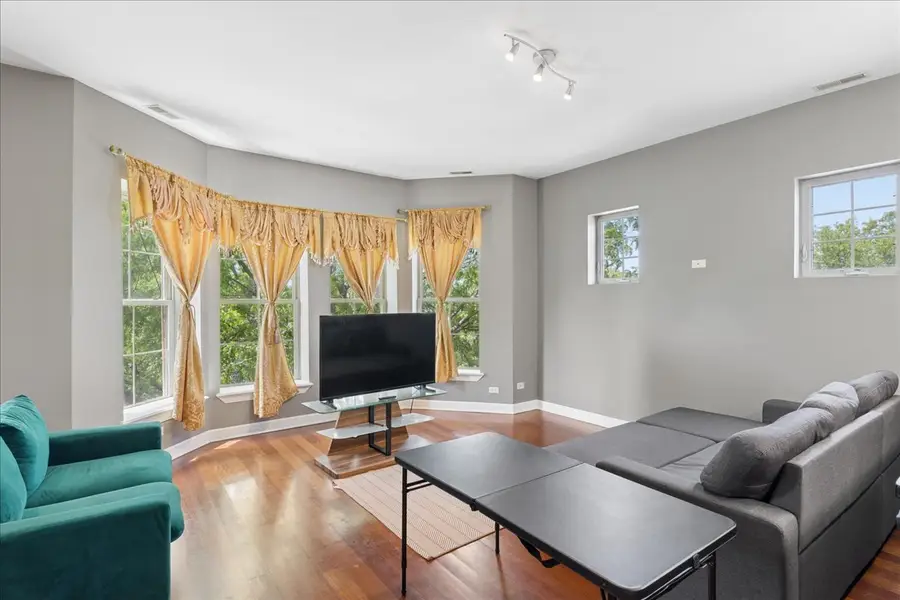 3629 S Giles Avenue #4, Chicago, IL 60653 - #3