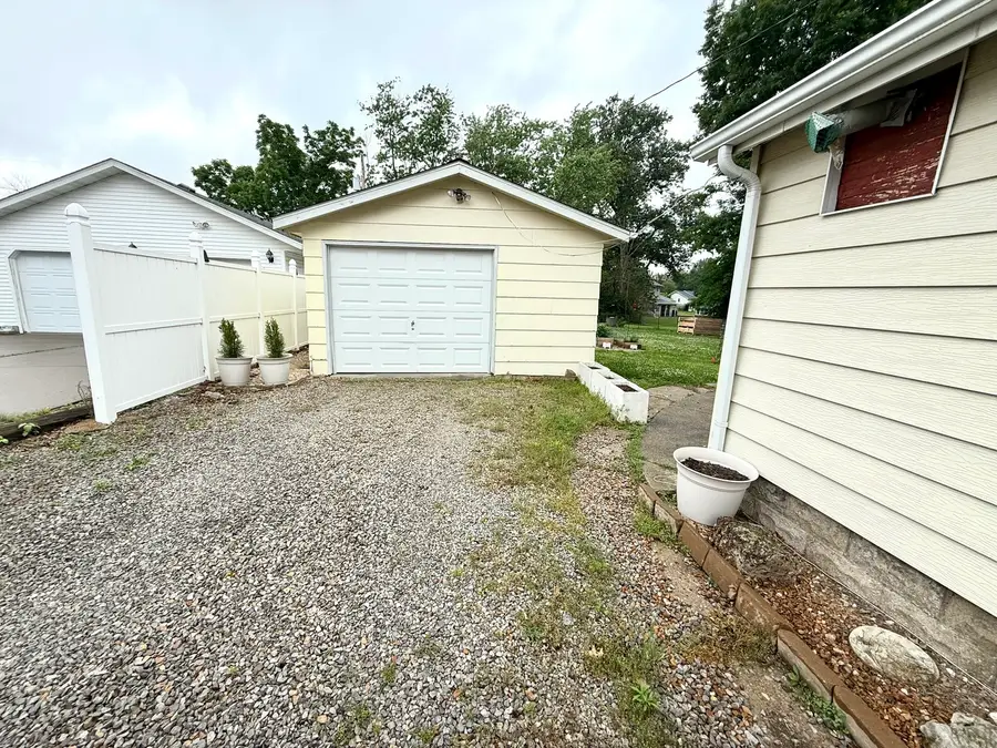 107 Wilcox Avenue, Zeigler, IL 62999 - #3
