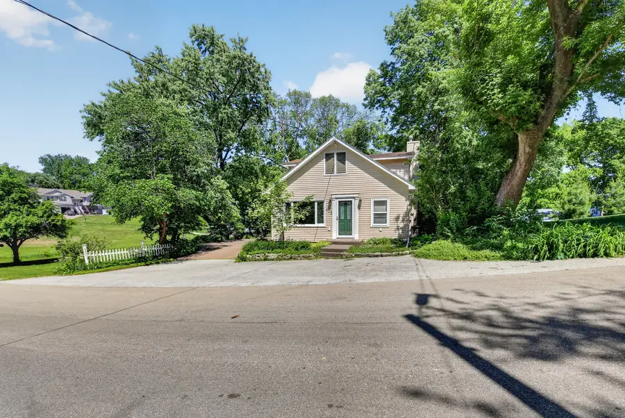 629 N 3rd Street, Le Claire, IA 52753 - #2