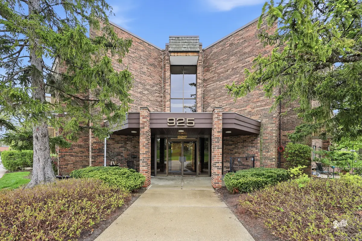 925 Spring Hill Drive #212, Northbrook, IL 60062 - #1