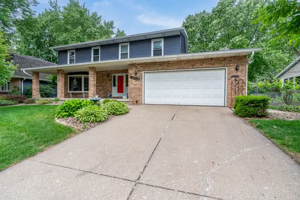4310 Amesbury Drive, Bettendorf, IA 52722