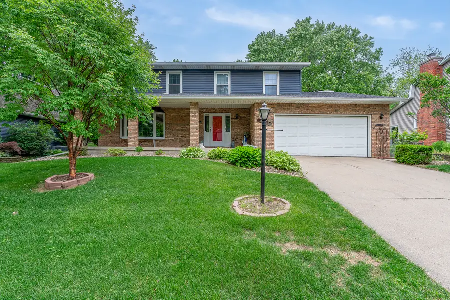4310 Amesbury Drive, Bettendorf, IA 52722 - #2