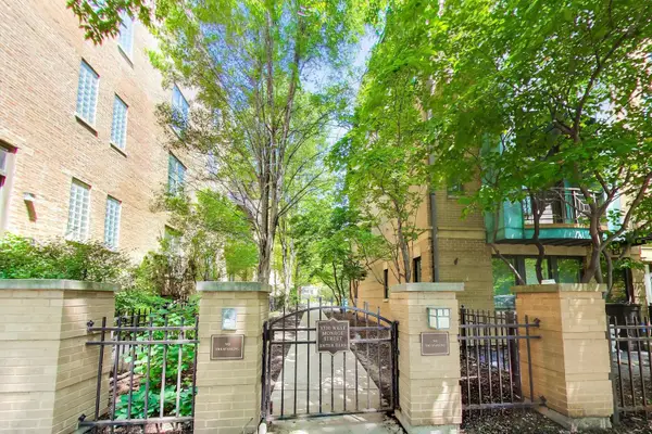 1330 W Monroe Street #107, Chicago, IL 60607