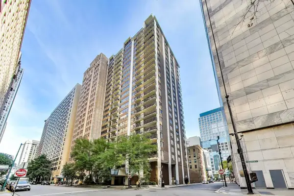 201 E Chestnut Street #18F, Chicago, IL 60611