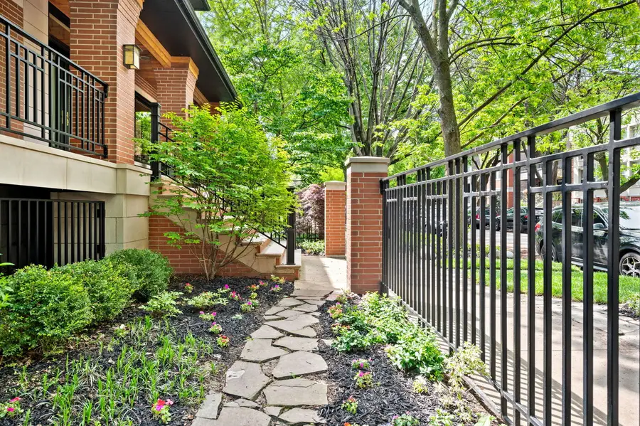 2705 N Bosworth Avenue, Chicago, IL 60614 - #2