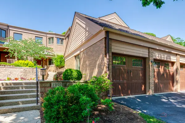 1302 Hawthorne Lane #1302, Hinsdale, IL 60521