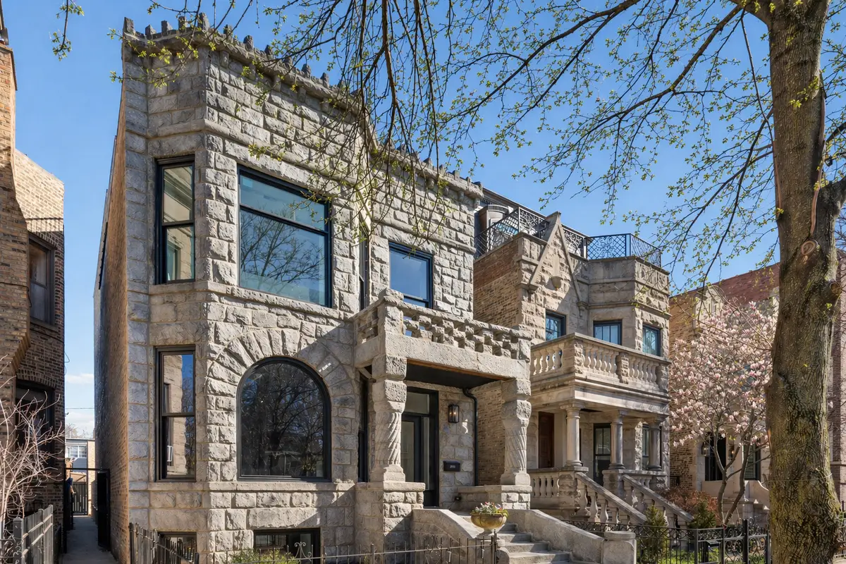 3711 N Magnolia Avenue, Chicago, IL 60613 - #1