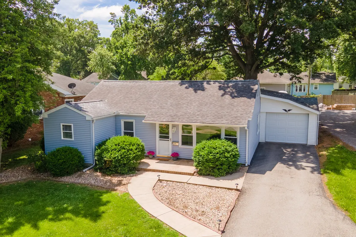 513 E Allen Avenue, Marion, IL 62959 - #1