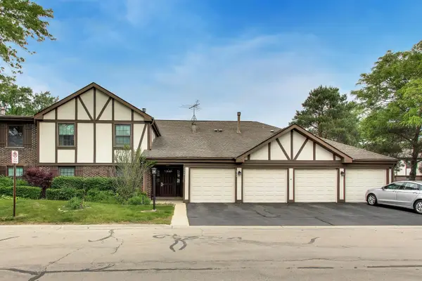 1264 Williamsburg Drive #D1, Schaumburg, IL 60193