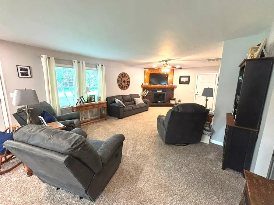 440 N Indiana Avenue, Salem, IL 62881 - #3