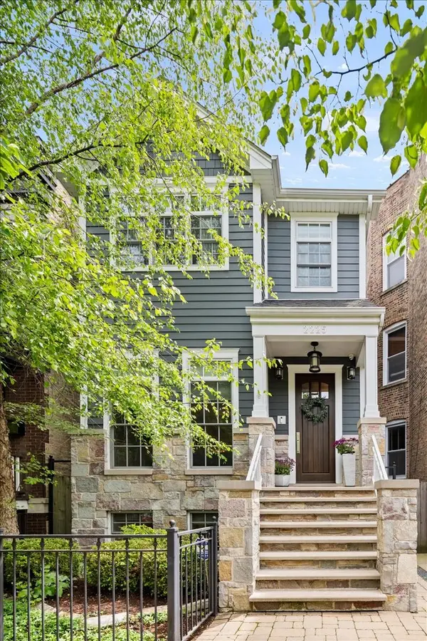 2225 W School Street, Chicago, IL 60618