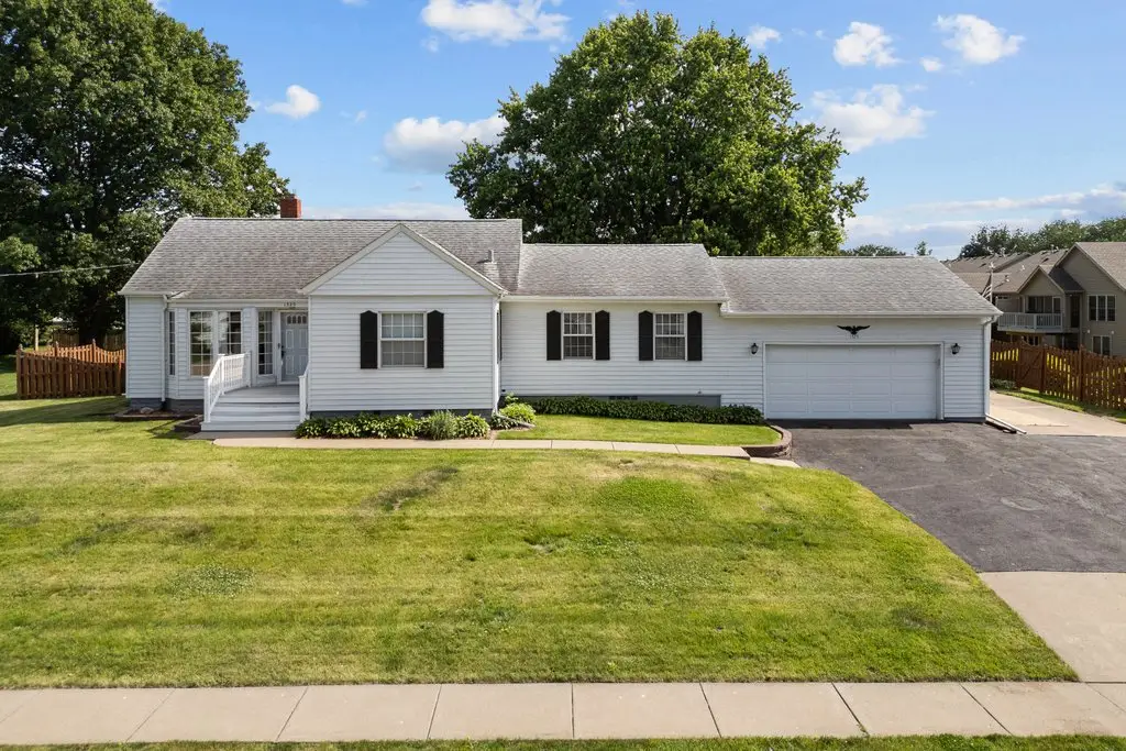 1325 Lincoln Road, Bettendorf, IA 52722 - #1