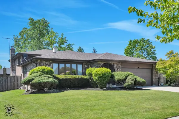 825 Walnut Drive, Darien, IL 60561