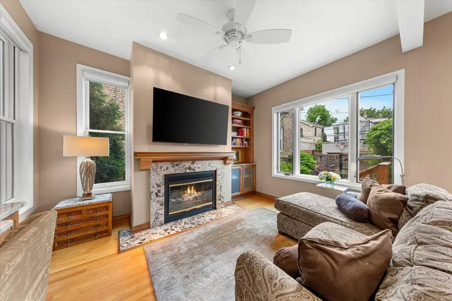 2324 W Mclean Avenue, Chicago, IL 60647 - #3