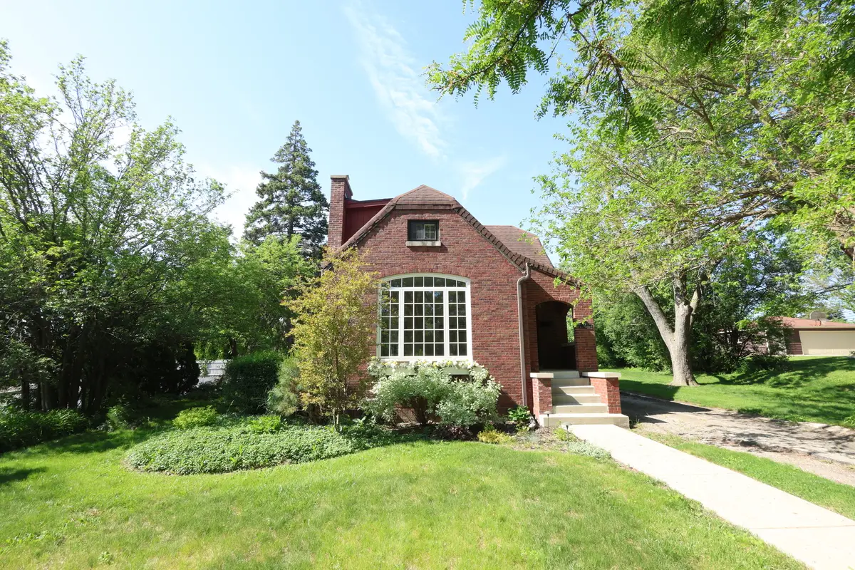 19 W Hattendorf Avenue, Roselle, IL 60172 - #1
