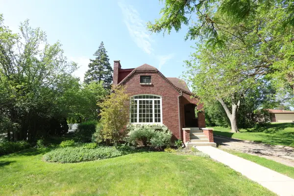 19 W Hattendorf Avenue, Roselle, IL 60172