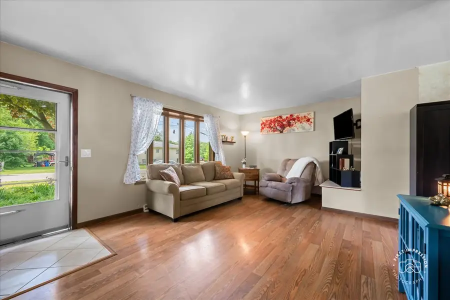 184 Locust Street, South Elgin, IL 60177 - #2