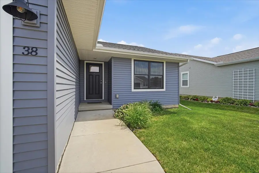 38 Winding Way, Bloomington, IL 61705 - #2