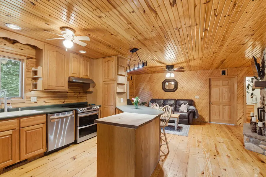 19485 Perry Road, Pittsburg, IL 62974 - #2