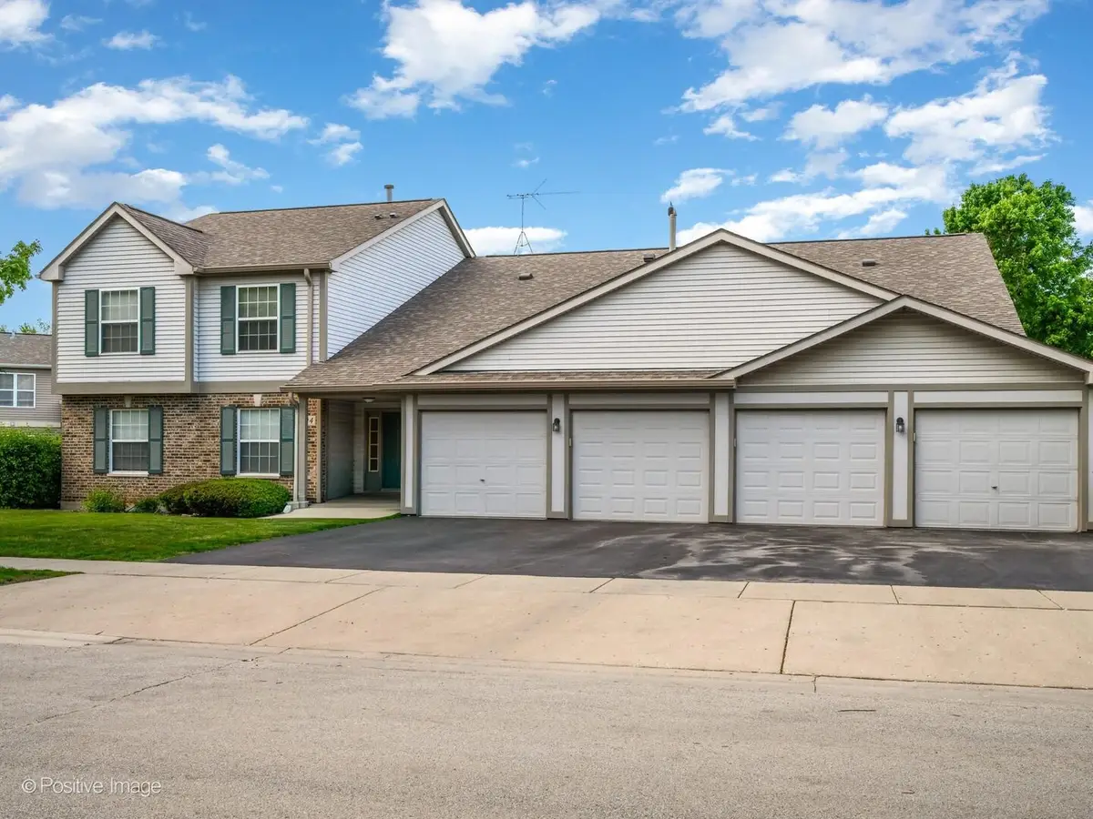 394 Woodview Circle #B, Elgin, IL 60120 - #1