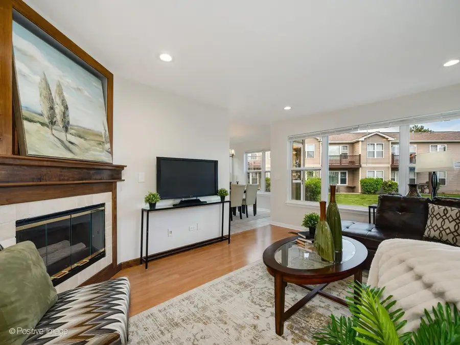 394 Woodview Circle #B, Elgin, IL 60120 - #3