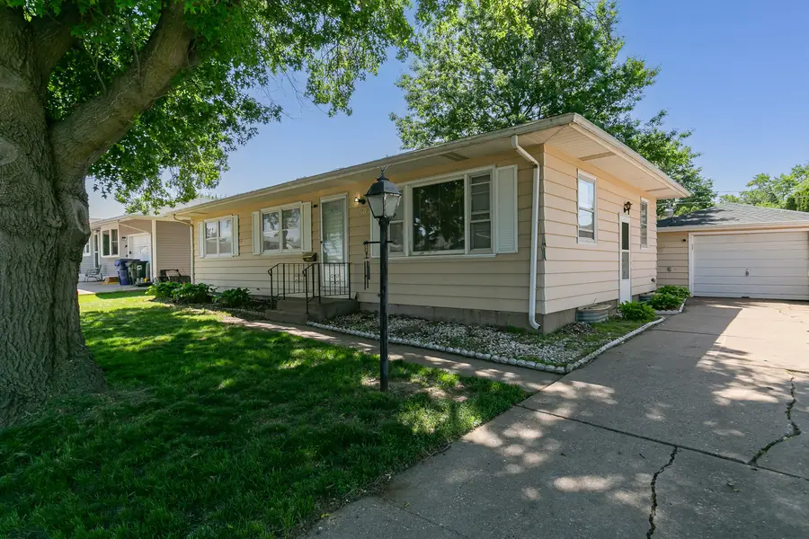 3017 W Lombard Street, Davenport, IA 52804 - #2
