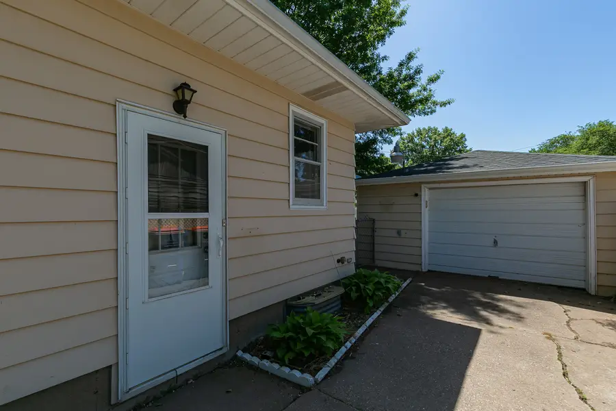 3017 W Lombard Street, Davenport, IA 52804 - #3