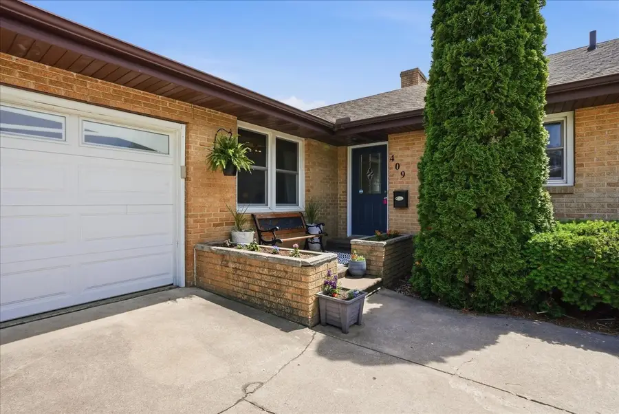 409 E Oak Street, Fairbury, IL 61739 - #3