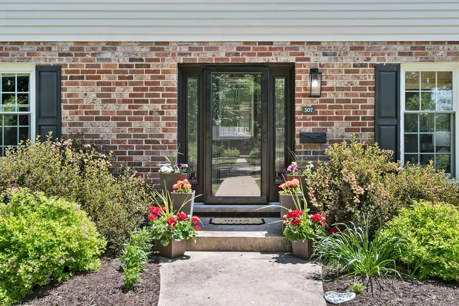307 S Ellyn Avenue, Glen Ellyn, IL 60137 - #3